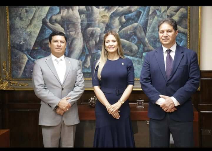 Reunión para gestionar becas internacionales para jóvenes hondureños.