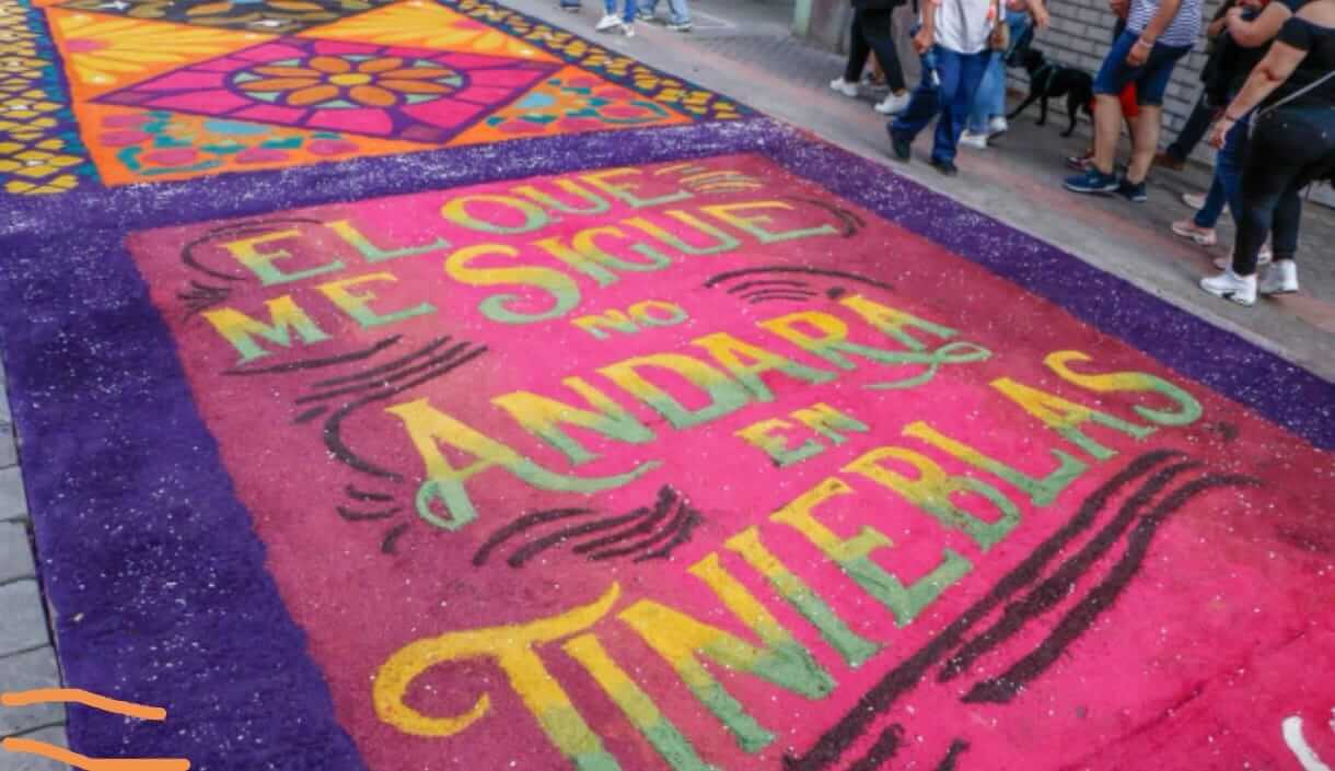 Tradicionales alfombras de aserrín en el centro histórico de Tegucigalpa