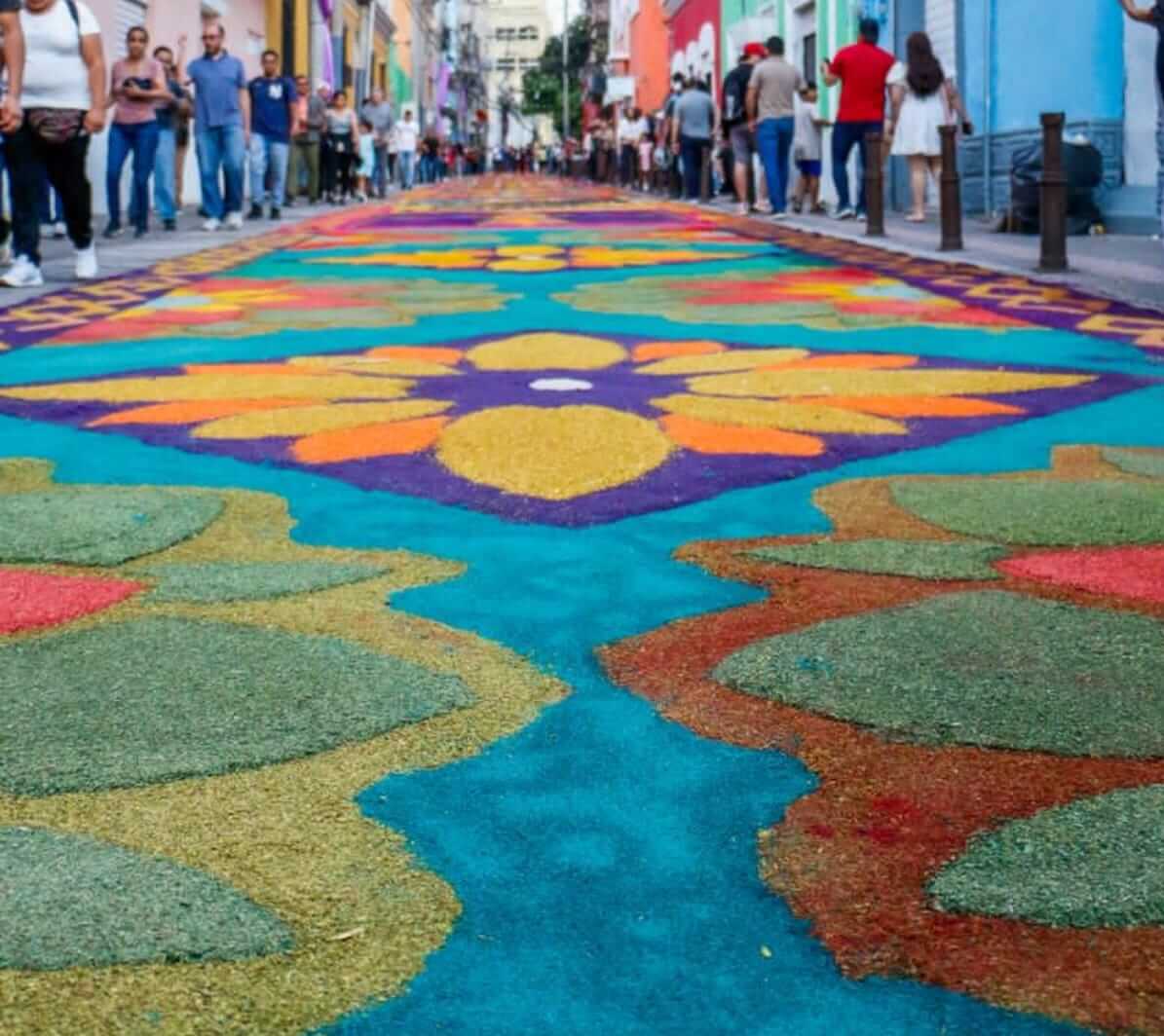Alfombras de aserrín durante el Santo Entierro en Tegucigalpa